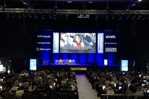 The packed BrightonSEO main room, with the stage and screens at the back